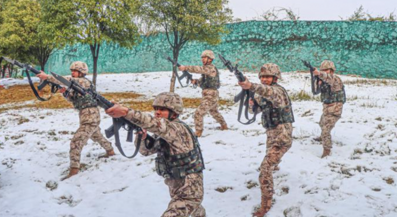 雪地练精兵