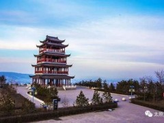 登临启春阁，可俯瞰太原城市风貌